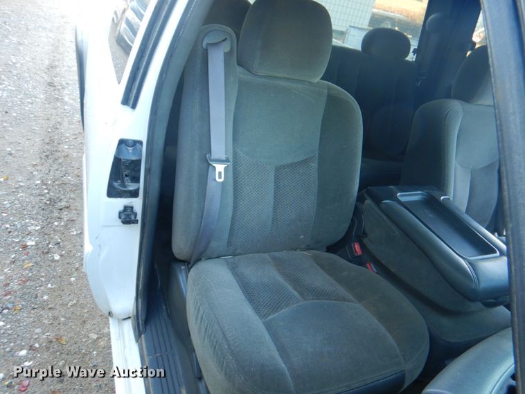 image for item JS9216 2004 Chevrolet Silverado 1500  Ext. Cab pickup truck