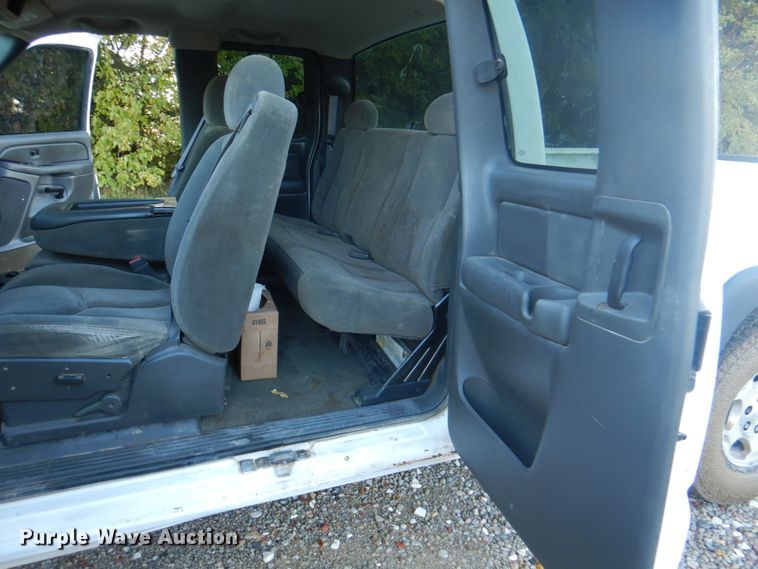 image for item JS9216 2004 Chevrolet Silverado 1500  Ext. Cab pickup truck