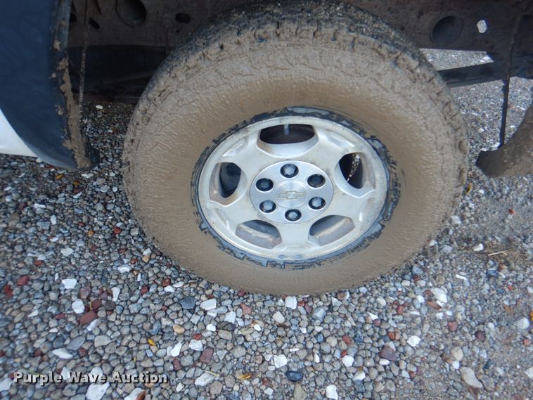 image for item JS9216 2004 Chevrolet Silverado 1500  Ext. Cab pickup truck