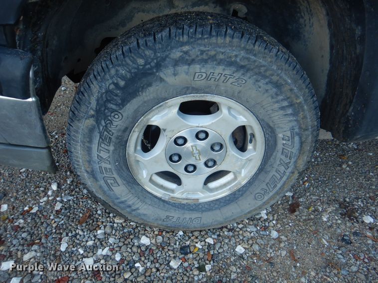 image for item JS9216 2004 Chevrolet Silverado 1500  Ext. Cab pickup truck