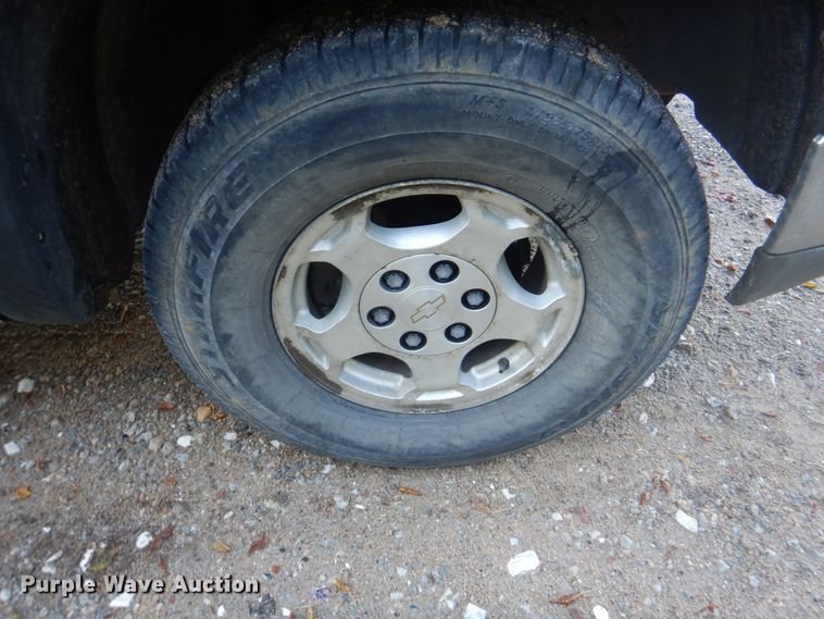 image for item JS9216 2004 Chevrolet Silverado 1500  Ext. Cab pickup truck