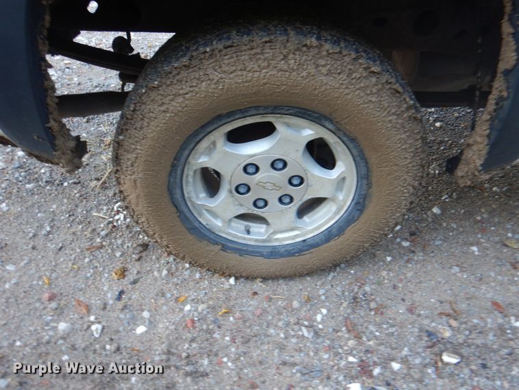 image for item JS9216 2004 Chevrolet Silverado 1500  Ext. Cab pickup truck