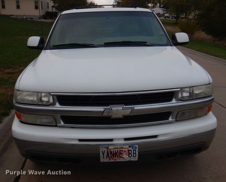 image for item JS9276 2002 Chevrolet Suburban LT  SUV