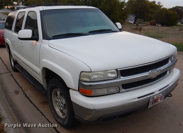 image for item JS9276 2002 Chevrolet Suburban LT  SUV