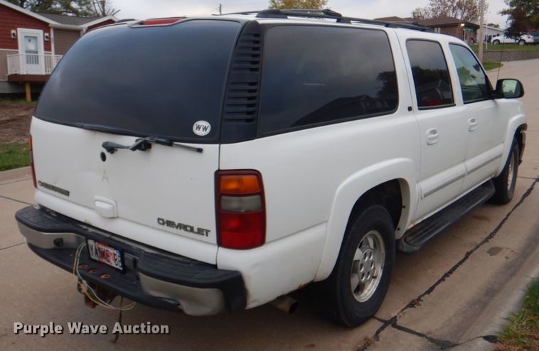 image for item JS9276 2002 Chevrolet Suburban LT  SUV