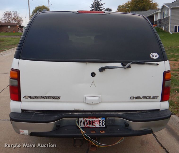 image for item JS9276 2002 Chevrolet Suburban LT  SUV