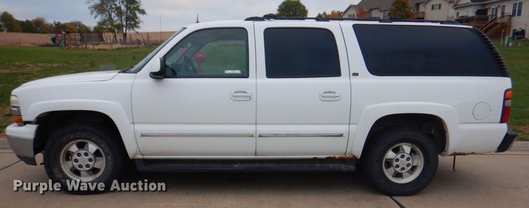 image for item JS9276 2002 Chevrolet Suburban LT  SUV