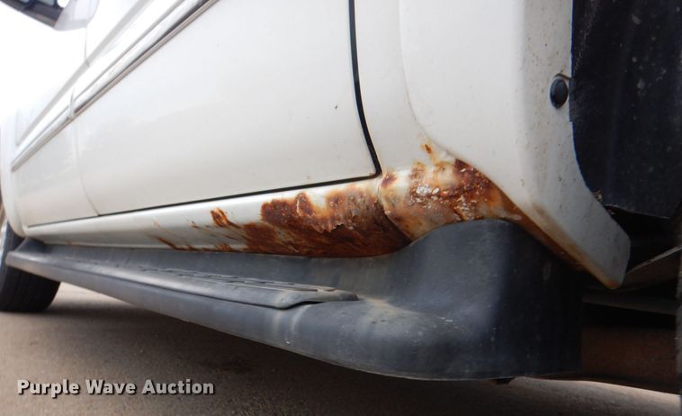 image for item JS9276 2002 Chevrolet Suburban LT  SUV