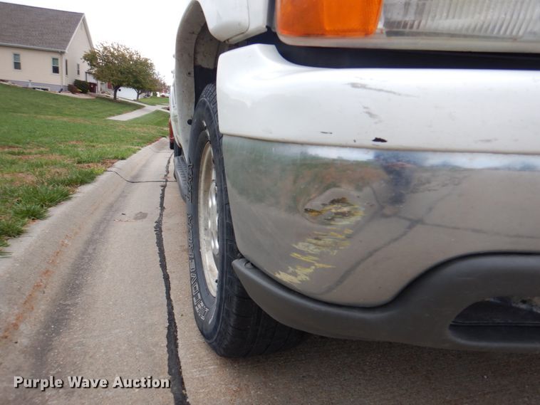 image for item JS9276 2002 Chevrolet Suburban LT  SUV