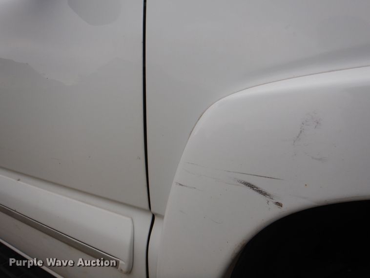 image for item JS9276 2002 Chevrolet Suburban LT  SUV