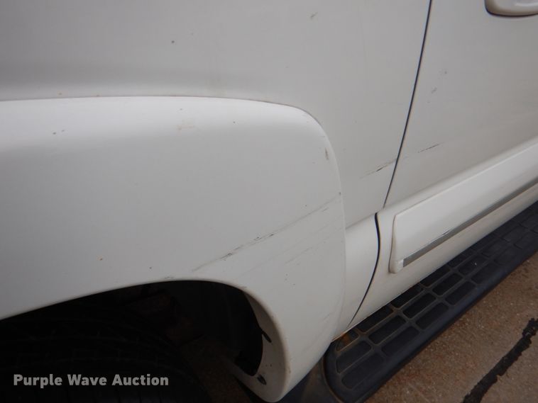 image for item JS9276 2002 Chevrolet Suburban LT  SUV