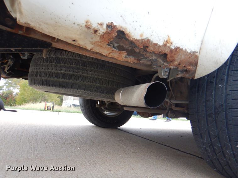 image for item JS9276 2002 Chevrolet Suburban LT  SUV