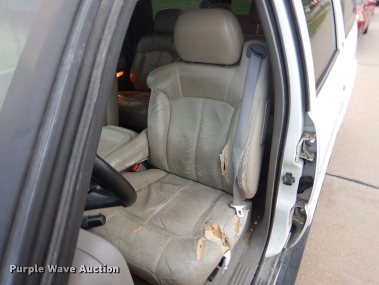 image for item JS9276 2002 Chevrolet Suburban LT  SUV