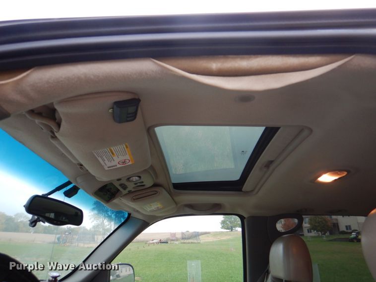 image for item JS9276 2002 Chevrolet Suburban LT  SUV