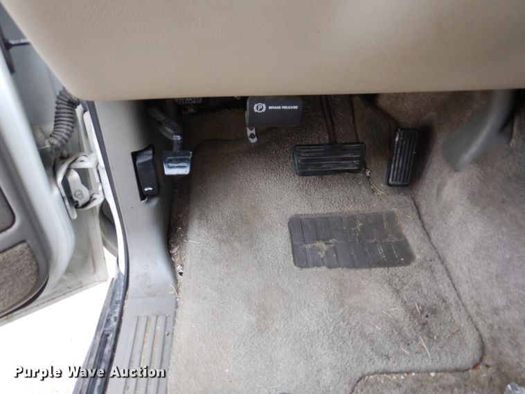 image for item JS9276 2002 Chevrolet Suburban LT  SUV