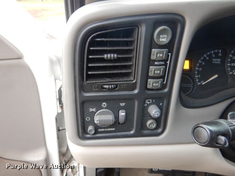 image for item JS9276 2002 Chevrolet Suburban LT  SUV