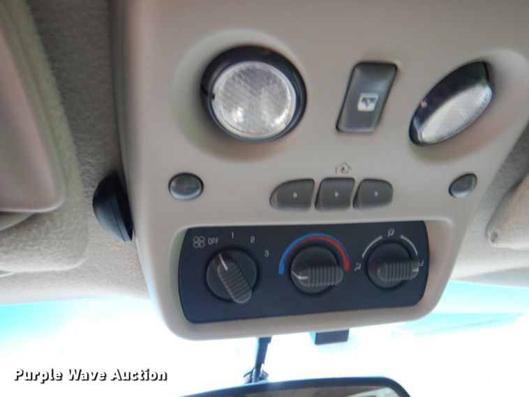 image for item JS9276 2002 Chevrolet Suburban LT  SUV