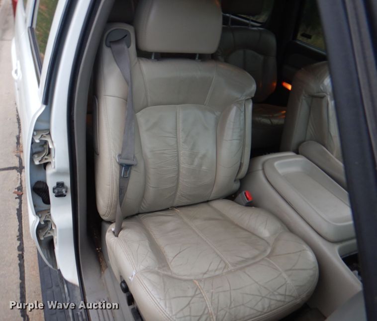 image for item JS9276 2002 Chevrolet Suburban LT  SUV