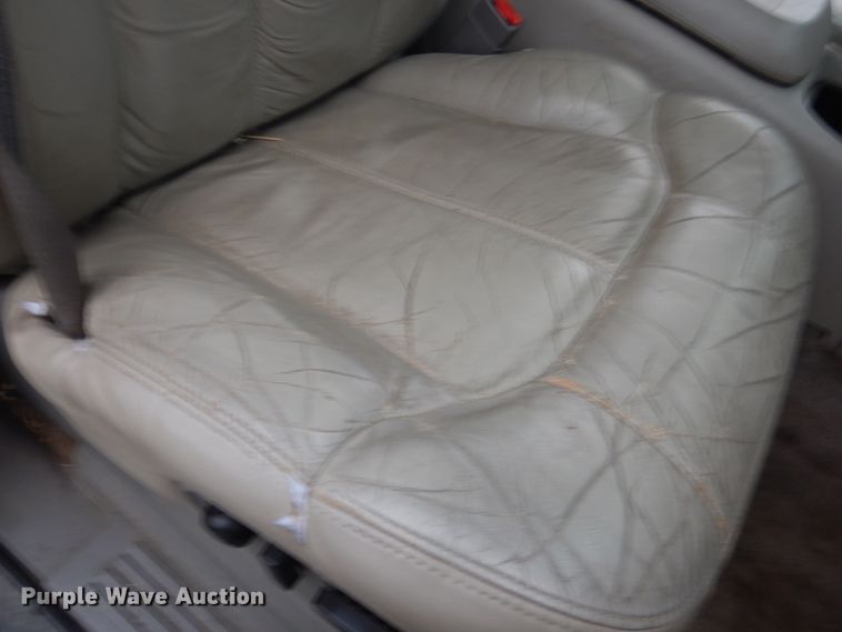 image for item JS9276 2002 Chevrolet Suburban LT  SUV