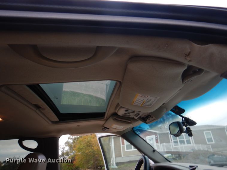 image for item JS9276 2002 Chevrolet Suburban LT  SUV