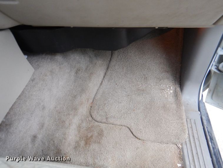 image for item JS9276 2002 Chevrolet Suburban LT  SUV