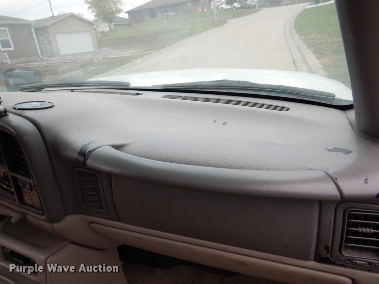 image for item JS9276 2002 Chevrolet Suburban LT  SUV