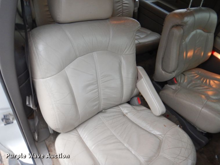 image for item JS9276 2002 Chevrolet Suburban LT  SUV