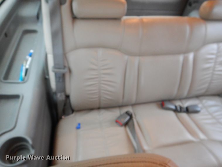 image for item JS9276 2002 Chevrolet Suburban LT  SUV