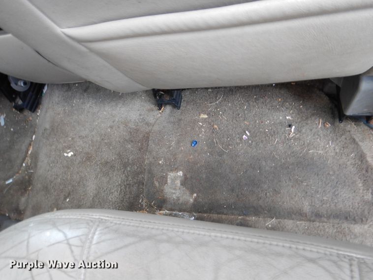 image for item JS9276 2002 Chevrolet Suburban LT  SUV