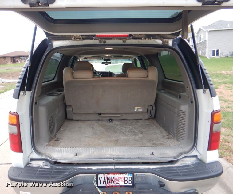 image for item JS9276 2002 Chevrolet Suburban LT  SUV