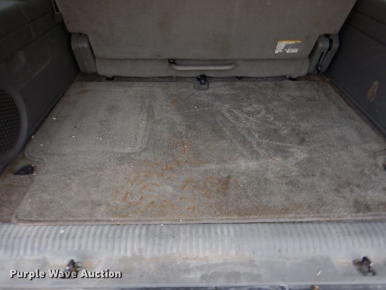 image for item JS9276 2002 Chevrolet Suburban LT  SUV