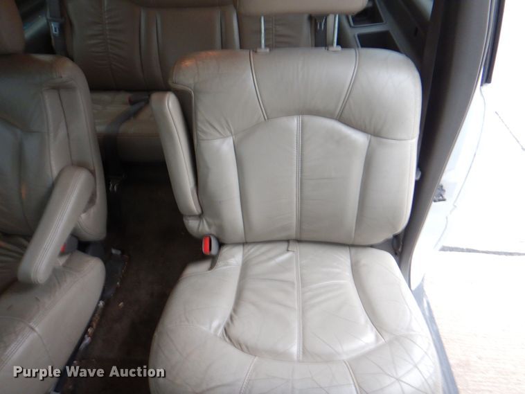 image for item JS9276 2002 Chevrolet Suburban LT  SUV