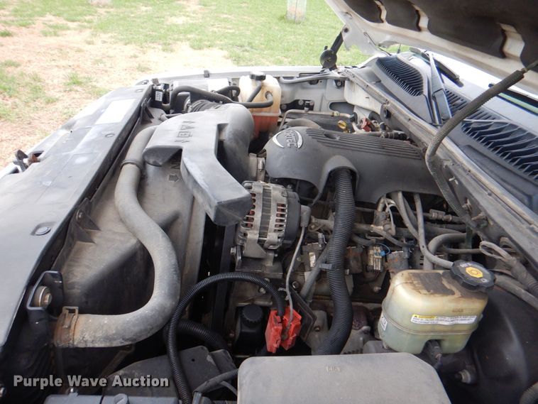 image for item JS9276 2002 Chevrolet Suburban LT  SUV