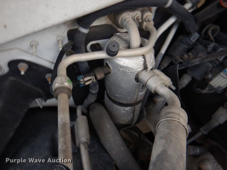 image for item JS9276 2002 Chevrolet Suburban LT  SUV