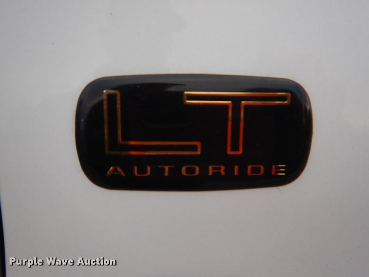 image for item JS9276 2002 Chevrolet Suburban LT  SUV