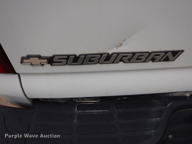 image for item JS9276 2002 Chevrolet Suburban LT  SUV