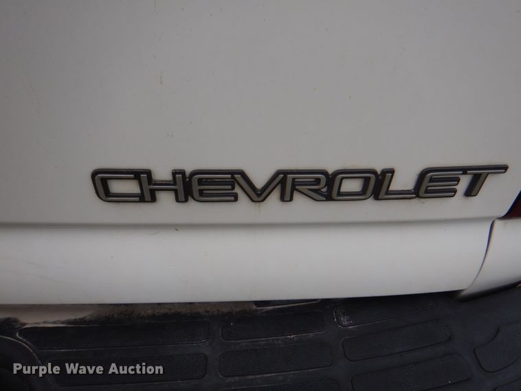 image for item JS9276 2002 Chevrolet Suburban LT  SUV