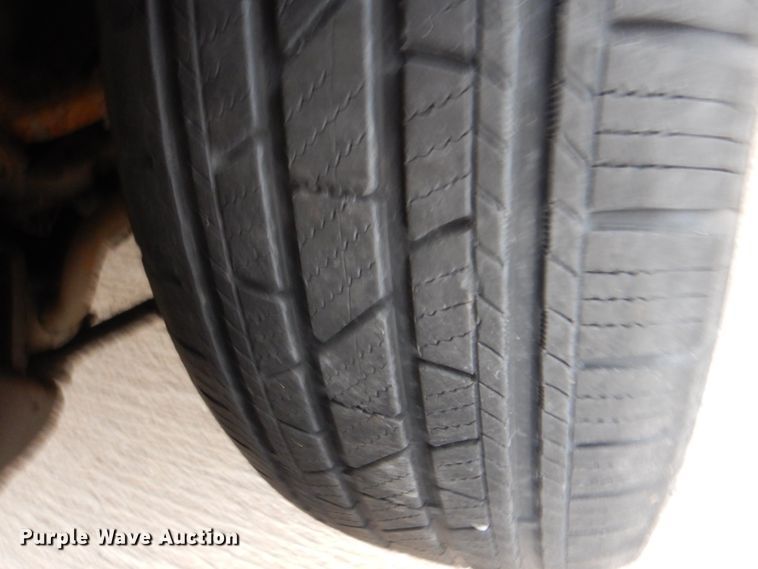 image for item JS9276 2002 Chevrolet Suburban LT  SUV