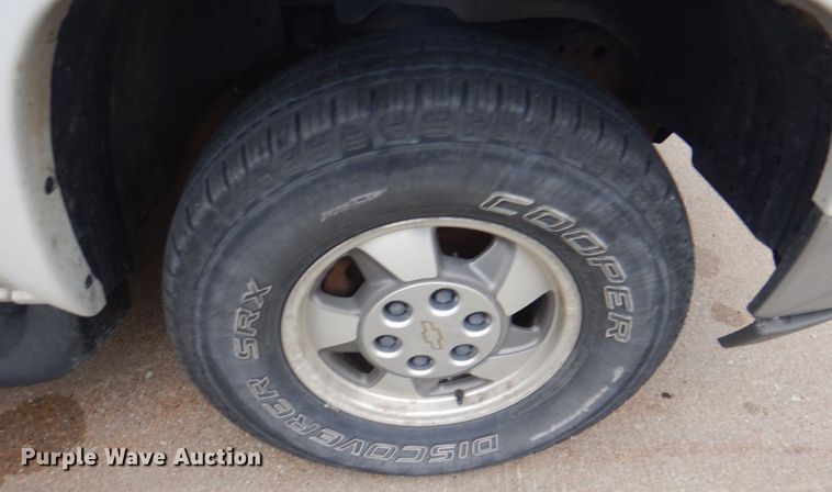 image for item JS9276 2002 Chevrolet Suburban LT  SUV