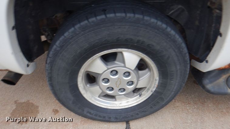 image for item JS9276 2002 Chevrolet Suburban LT  SUV