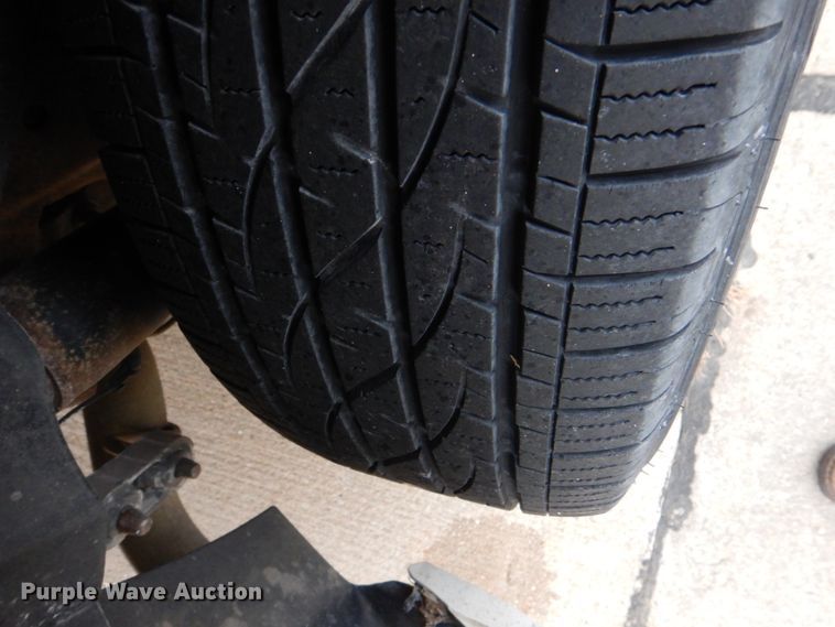 image for item JS9276 2002 Chevrolet Suburban LT  SUV