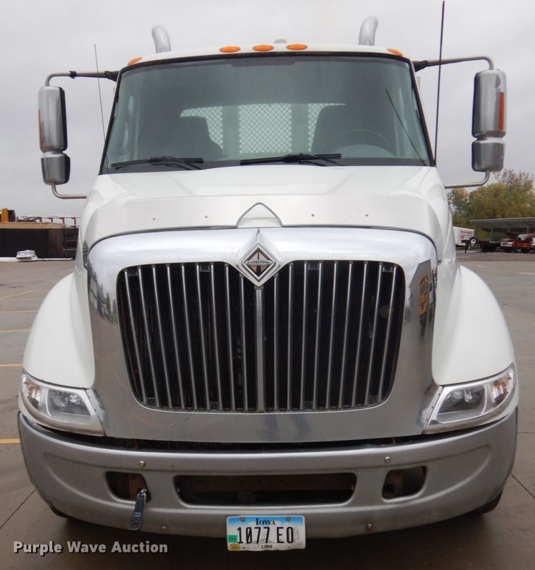 image for item JS9453 2004 International 8600  flatbed truck