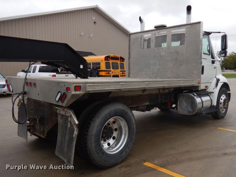 image for item JS9453 2004 International 8600  flatbed truck