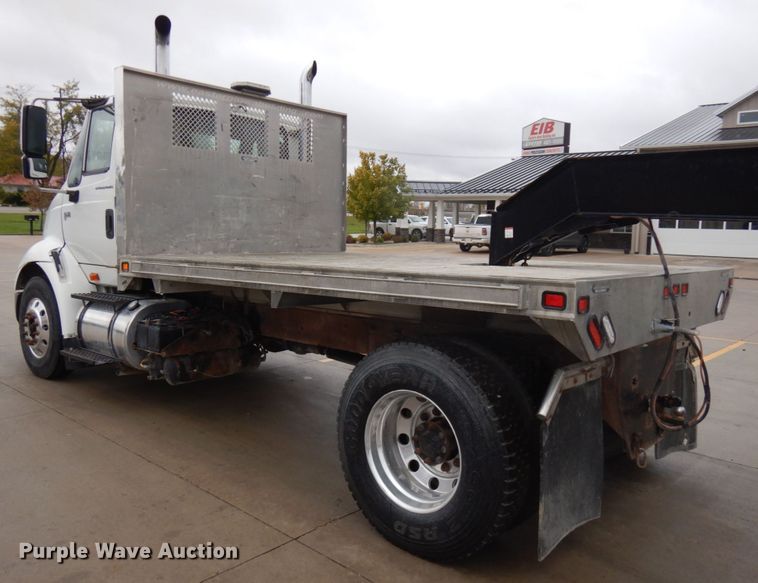 image for item JS9453 2004 International 8600  flatbed truck