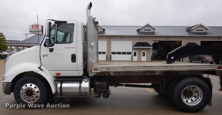 image for item JS9453 2004 International 8600  flatbed truck