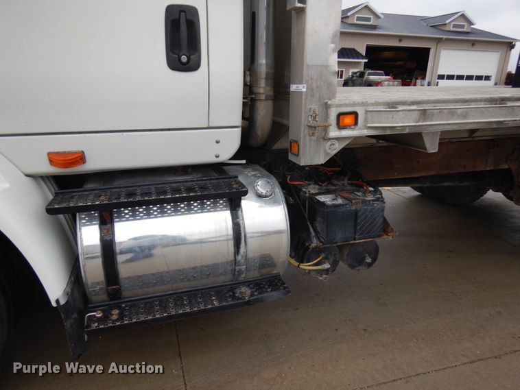 image for item JS9453 2004 International 8600  flatbed truck