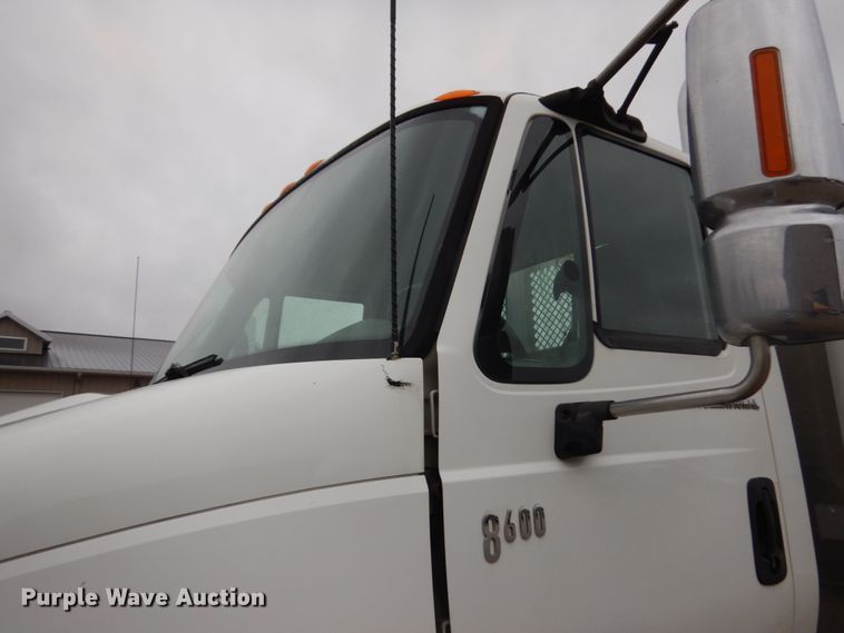 image for item JS9453 2004 International 8600  flatbed truck