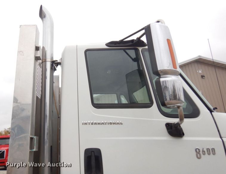 image for item JS9453 2004 International 8600  flatbed truck