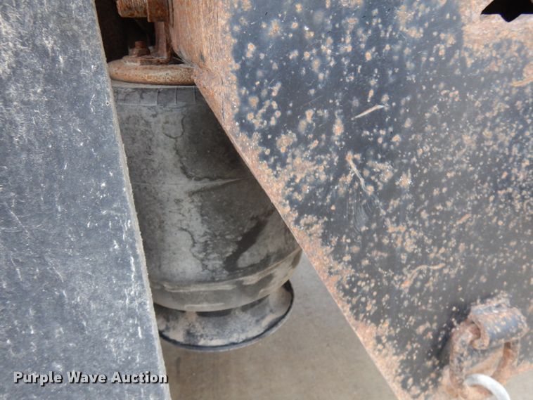 image for item JS9453 2004 International 8600  flatbed truck