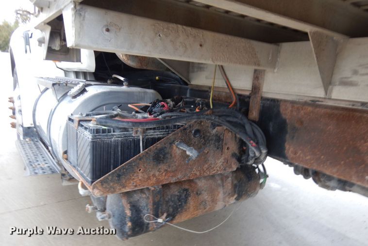 image for item JS9453 2004 International 8600  flatbed truck